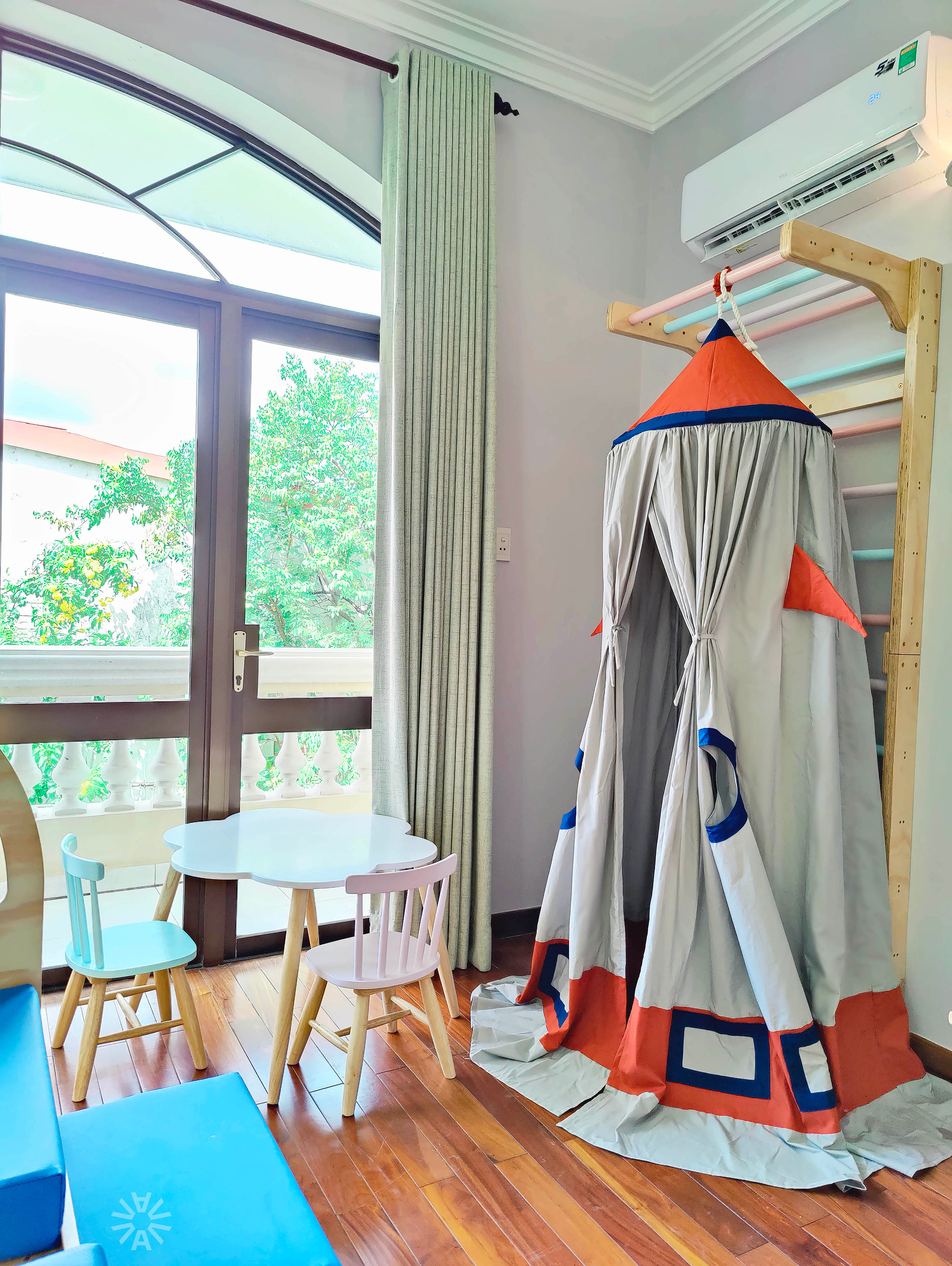 Petite Aykla space theme bedroom and play space
